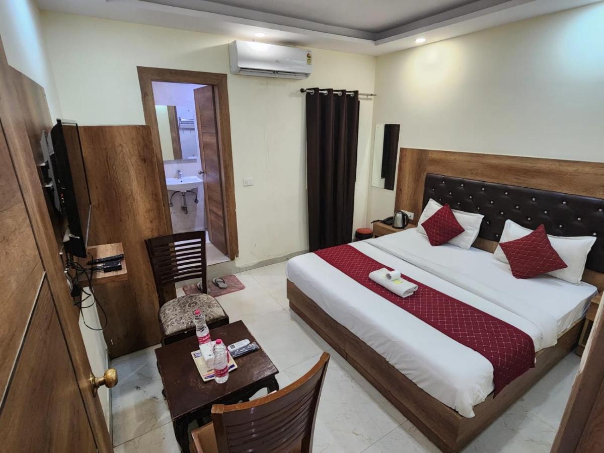 Hotel Cozy Cave Near Igi Delhi Airport New Delhi, India